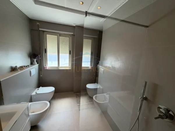 Tirane, jepet me qera apartament 2+1 Kati 5, 104 m² 850 € 