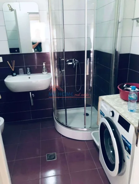 Tirane, jepet me qera apartament 2+1+Ballkon Kati 2, 108 m² 700 € (Rruga Tafaj)