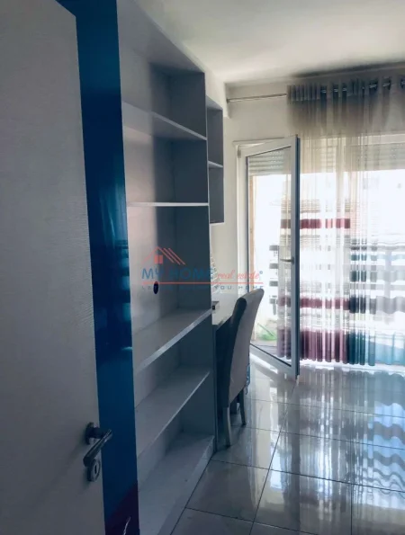 Tirane, jepet me qera apartament 2+1+Ballkon Kati 2, 108 m² 700 € (Rruga Tafaj)