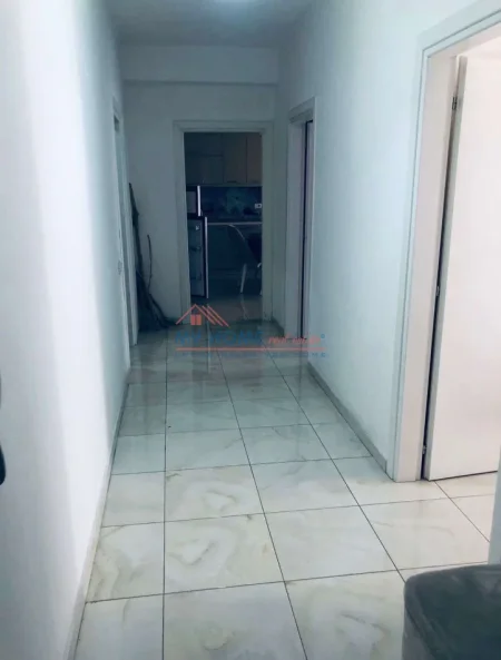 Tirane, jepet me qera apartament 2+1+Ballkon Kati 2, 108 m² 700 € (Rruga Tafaj)