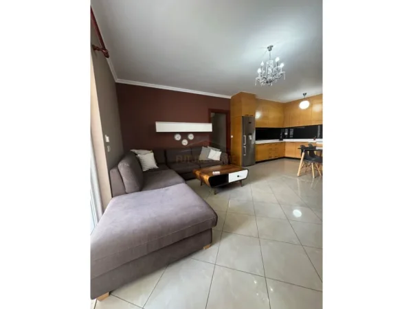 Tirane, jepet me qera apartament 2+1 Kati 8, 96 m² 800 € 