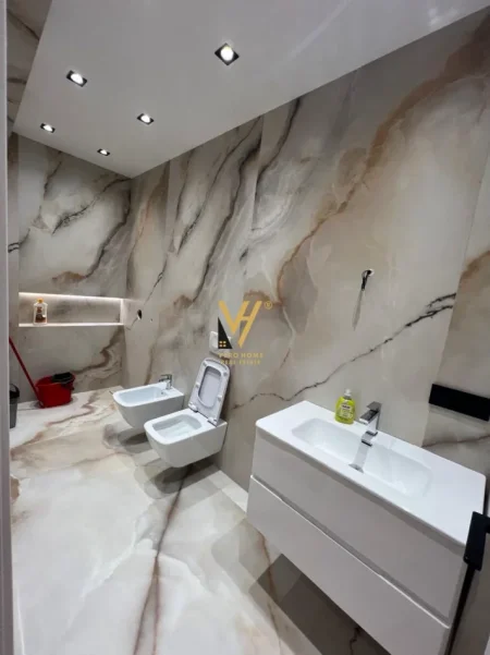 Tirane, jepet me qera zyre Kati 4, 100 m² 900 € (LIQENI I THATE)