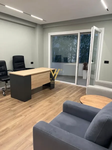 Tirane, jepet me qera zyre Kati 4, 100 m² 900 € (LIQENI I THATE)