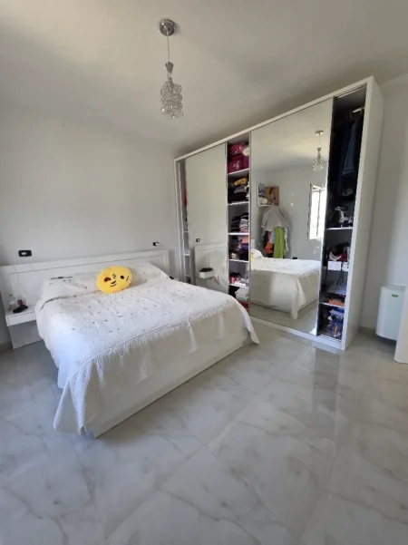 Tirane, jepet me qera Vile 3+1+Ballkon , 250 m² 2.100 € (Rruga e Vilave)