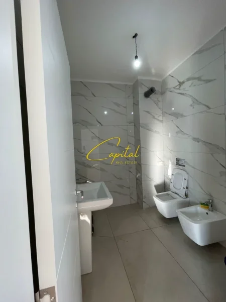 Tirane, jepet me qera apartament 1+1 Kati 9, 70 m² 550 € (BULEVARDI I RI)