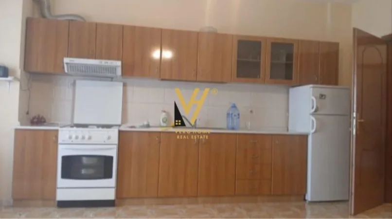 Tirane, jepet me qera apartament 1+1+Ballkon Kati 1, 70 m² 600 € (MYSLYM SHYRI)