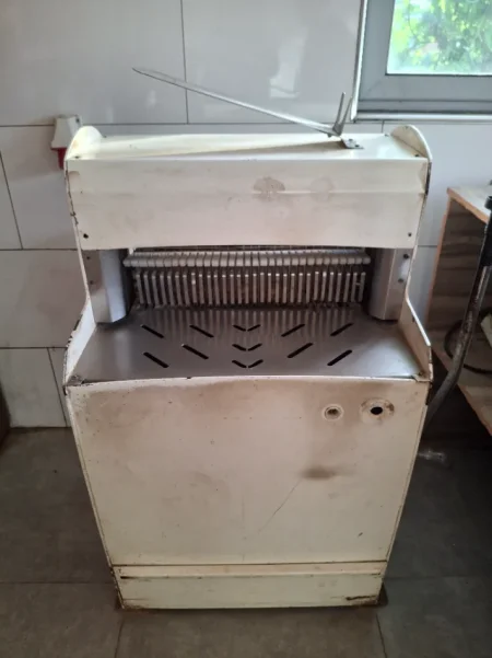 Tirane, shes Shiten Pajisje Furre Buke të Përdorura (Okazion / Çmim Likuidimi)