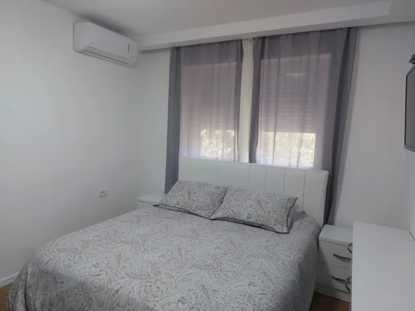 Tirane, jepet me qera apartament 1+1 Kati 2, 30 m² 350 € (QSUT)