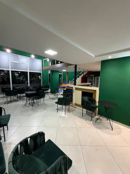 Tirane, jepet me qera ambjent biznesi Kati 2, 100 m² 581 € 