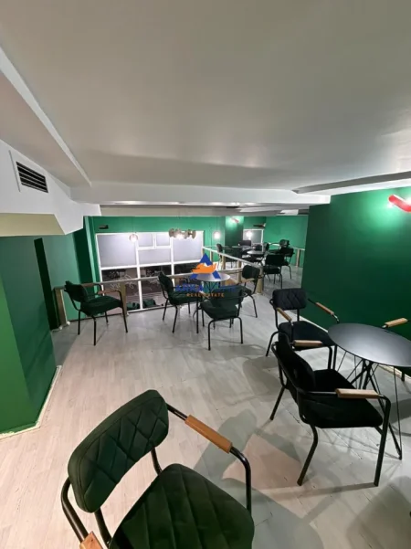 Tirane, jepet me qera ambjent biznesi Kati 2, 100 m² 581 € 