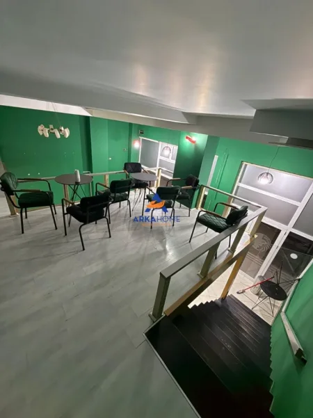 Tirane, jepet me qera ambjent biznesi Kati 2, 100 m² 581 € 