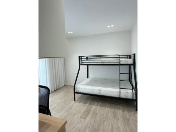 Tirane, jepet me qera apartament 2+1+Aneks+Ballkon Kati 2, 103 m² 1.100 € (Liqeni i Thate)