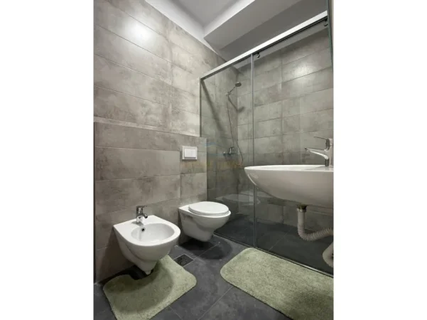 Tirane, jepet me qera apartament 2+1+Aneks+Ballkon Kati 2, 103 m² 1.100 € (Liqeni i Thate)