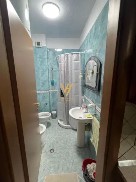 Tirane, jepet me qera apartament 1+1+Ballkon Kati 1, 65 m² 570 € (RRUGA FORTUZI)