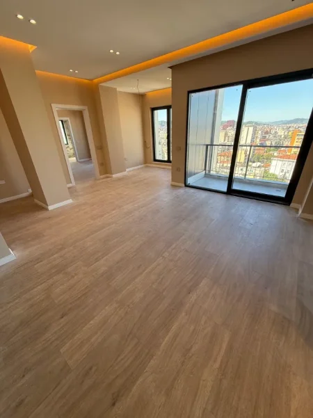 Tirane, jepet me qera zyre Kati 11, 130 m² 1.300 € (rruga e barrikadave)
