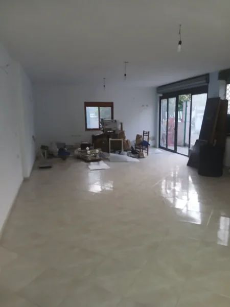 Tirane, jepet me qera magazine Kati 0, 90 m² 400 € (Rruga Leandro Zoto)