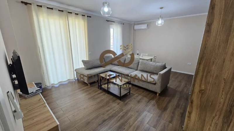 Tirane, jepet me qera apartament 2+1+Ballkon Kati 3, 62 m² 400 € (paskuqan)
