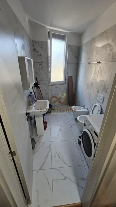 Tirane, jepet me qera apartament 2+1+Ballkon Kati 3, 62 m² 400 € (paskuqan)