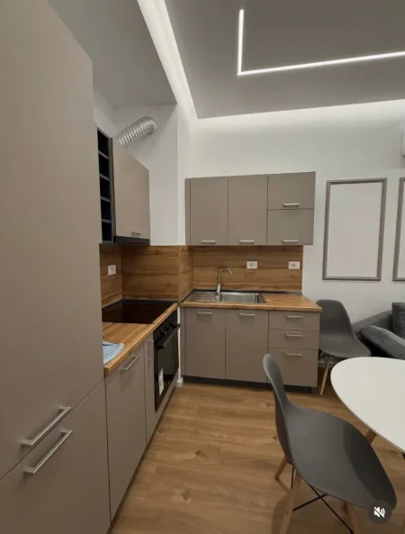 Tirane, jepet me qera apartament 1+1 Kati 4, 57 m² 470 € (Ali Demi)