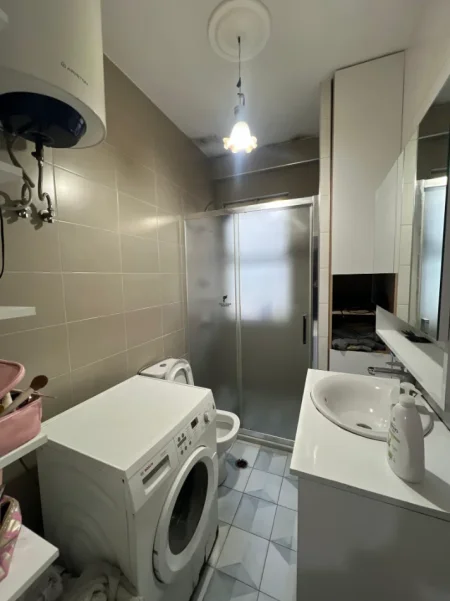 Tirane, shitet apartament 1+1 Kati 5, 54 m² 105.000 € (YZBERISHT)