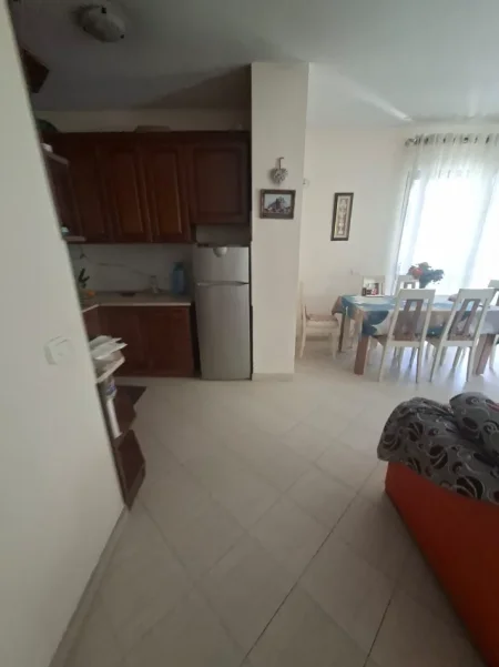 APARTAMENT 2+1+2 PER NDARJE QIRAJE    250 €  TE ISH EKSPOZITA