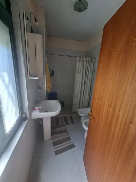 APARTAMENT 2+1+2 PER NDARJE QIRAJE    250 €  TE ISH EKSPOZITA