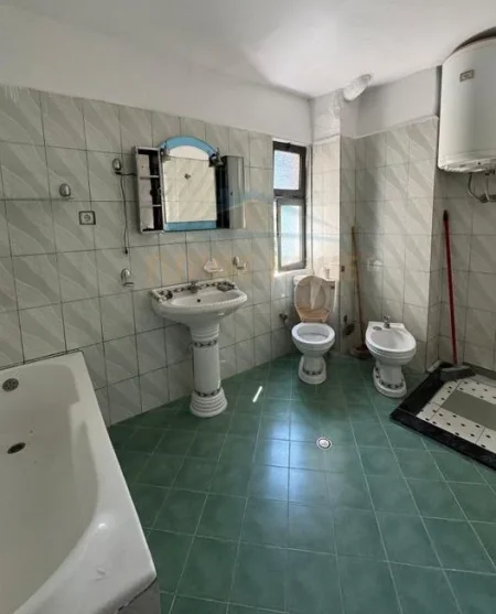 Tirane, shitet apartament 1+1 Kati 4, 60 m² 108.000 € (ali demi)