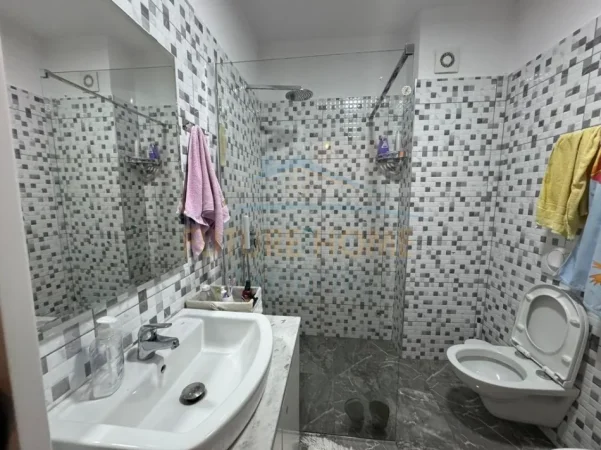 Tirane, jepet me qera apartament 1+1+Ballkon Kati 4, 60 m² 600 € (Rruga e dibres)