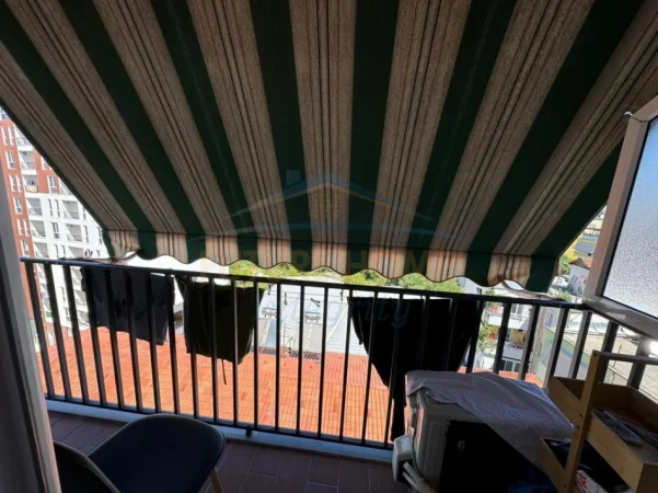 Tirane, jepet me qera apartament 1+1+Ballkon Kati 4, 60 m² 600 € (Rruga e dibres)