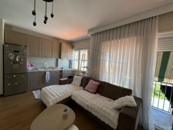 Tirane, jepet me qera apartament 1+1+Ballkon Kati 4, 60 m² 600 € (Rruga e dibres)