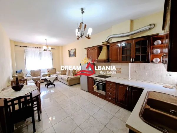 Tirane, jepet me qera apartament 2+1+Ballkon Kati 5, 100 m² 500 € 