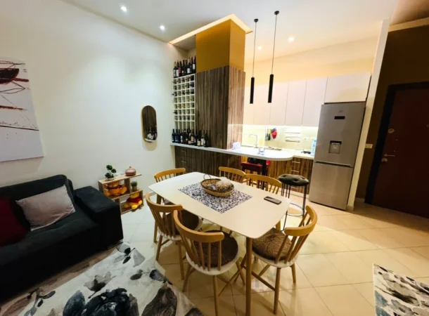 Tirane, jepet me qera apartament 1+1 Kati 1, 70 m² (KODRA E DIELLIT)