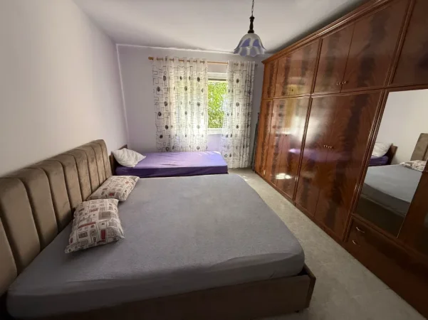 Tirane, jepet me qera apartament 1+1 Kati 3, 60 m² 400 € (Ali Demi)