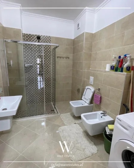 Durres, jepet me qera apartament 1+1 , 75 m² 550 € (Rruga e Portit)
