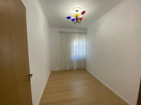 Tirane, shitet apartament 2+1+Ballkon Kati 2, 74 m² 142.002 € (Fresk)