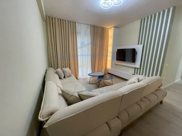 Tirane, jepet me qera apartament 2+1+Ballkon Kati 1, 113 m² 1.200 € (Liqeni i Thate)