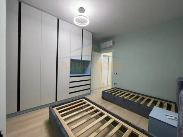 Tirane, jepet me qera apartament 2+1+Ballkon Kati 1, 113 m² 1.200 € (Liqeni i Thate)