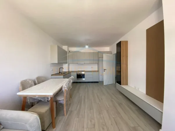 Tirane, jepet me qera apartament 2+1 Kati 5, 99 m² 424 € Paskuqan