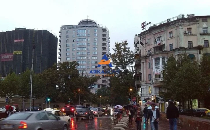 Tirane, jepet me qera ambjent biznesi Kati 0, 424 m² 11.700 € 