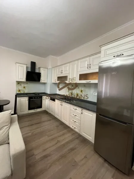 Tirane, jepet me qera apartament 2+1+Ballkon Kati 2, 90 m² 450 € (fresk)