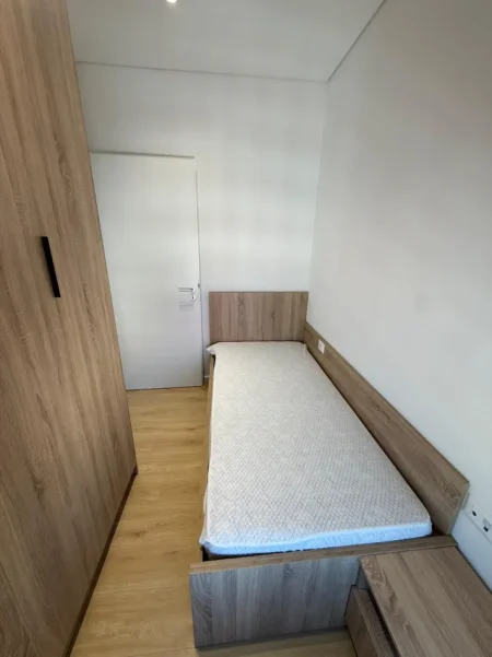 Tirane, jepet me qera apartament 2+1+Ballkon Kati 8, 70 m² 500 € (Ali Dem)