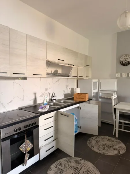 Tirane, jepet me qera apartament 1+1+Ballkon Kati 2, 71 m² 400 € 