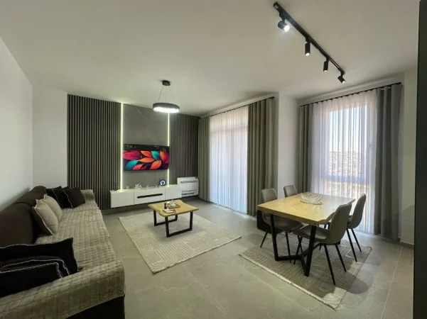 Shqiperi, jepet me qera apartament 1+1+Ballkon Kati 5, 72 m² 600 € (Stacioni i Trenit)