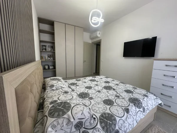 Shqiperi, jepet me qera apartament 1+1+Ballkon Kati 5, 72 m² 600 € (Stacioni i Trenit)