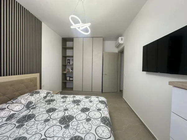 Shqiperi, jepet me qera apartament 1+1+Ballkon Kati 5, 72 m² 600 € (Stacioni i Trenit)