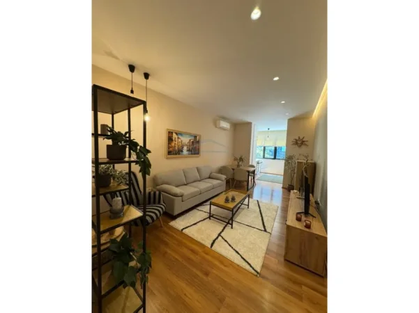 Tirane, jepet me qera apartament 2+1 Kati 1, 85 m² 1.150 € (BLLOK,JUVENILJA,RRUGA SAMI FRASHERI)