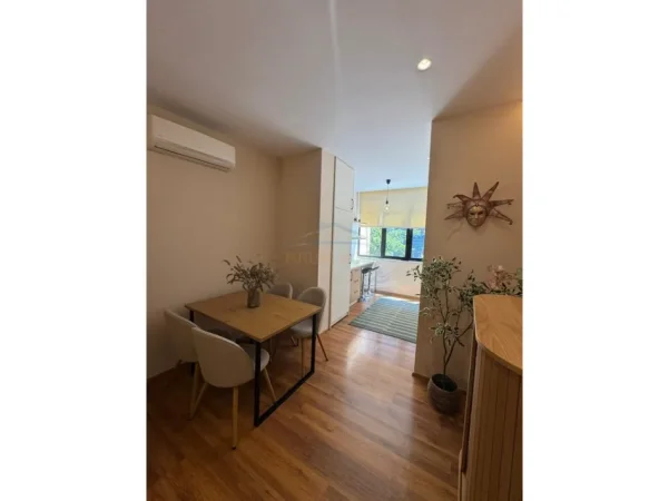 Tirane, jepet me qera apartament 2+1 Kati 1, 85 m² 1.150 € (BLLOK,JUVENILJA,RRUGA SAMI FRASHERI)