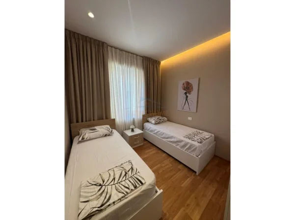 Tirane, jepet me qera apartament 2+1 Kati 1, 85 m² 1.150 € (BLLOK,JUVENILJA,RRUGA SAMI FRASHERI)
