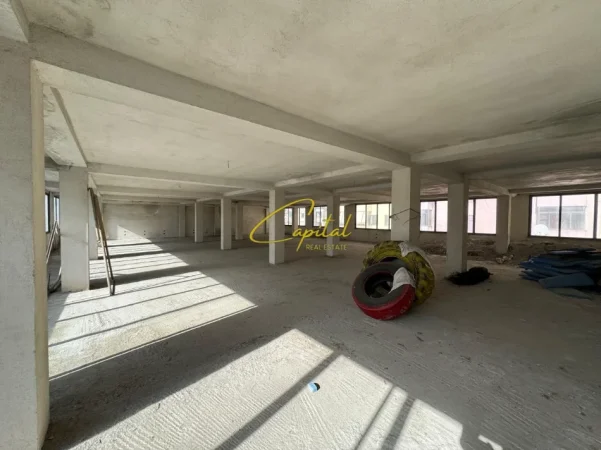 Tirane, jepet me qera ambjent biznesi Kati 4, 450 m² 1.500 € (PALLATI ME SHIGJETA)