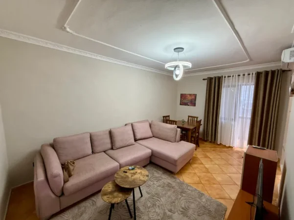 Tirane, jepet me qera apartament 1+1 Kati 3, (KOMUNA E PARISIT)